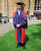 Academic dress of the University of Sant.